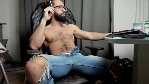 Liam online show from February 8, 2025, 6:33 am