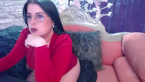 Lia online show from December 1, 2025, 2:33 pm