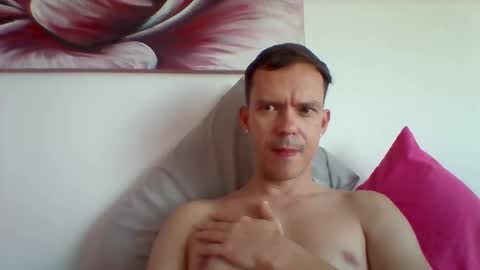 Snapshot of liamrosezn chatting on December 3, 2024, 2:05 pm LiamRose online show from December 3, 2024, 2:05 pm
