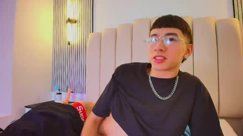 Snapshot of lian_cameron chatting on May 9, 2026, 4:17 am lian_cameron online show from May 9, 2026, 4:17 am