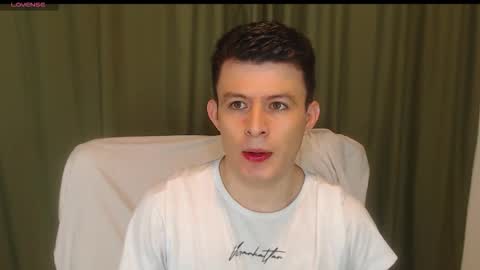 lian_eathan online show from November 15, 2025, 9:54 pm