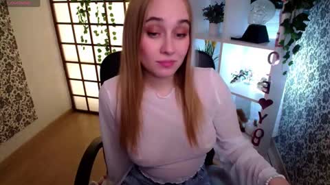 Liana online show from December 17, 2024, 3:17 am