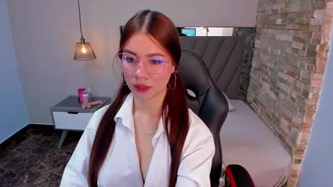 LIANE online show from December 14, 2024, 7:46 pm