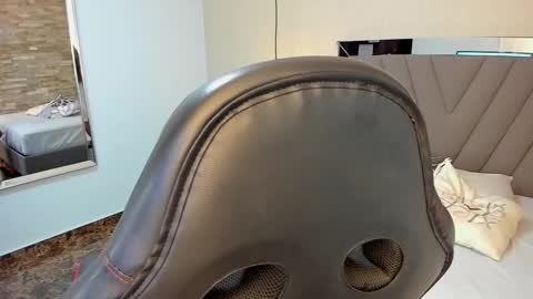 LIANE online show from January 20, 2025, 10:48 pm