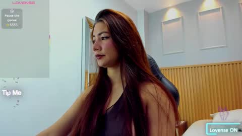 LIANE online show from March 6, 2025, 8:05 pm