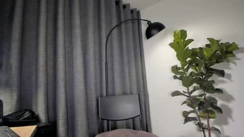 lianewhite online show from October 17, 2025, 12:47 am