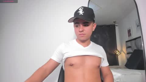 lianfox_ online show from May 27, 2026, 3:09 pm