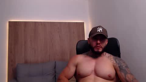 lianjones9 online show from November 1, 2025, 6:21 pm