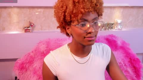 LiannaDixon online show from December 7, 2024, 1:51 pm