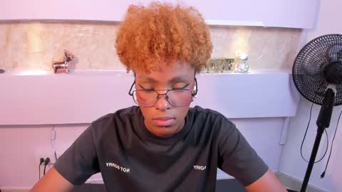 LiannaDixon online show from December 12, 2024, 2:22 pm