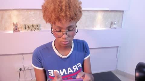 LiannaDixon online show from December 15, 2024, 2:59 pm