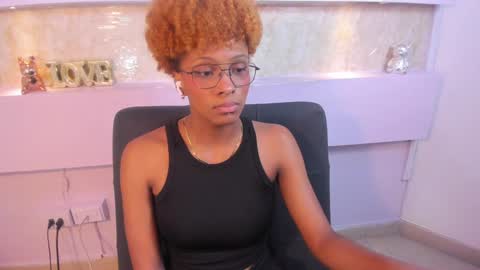 LiannaDixon online show from December 16, 2024, 5:33 pm