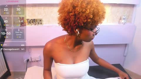 LiannaDixon online show from December 22, 2024, 6:26 pm