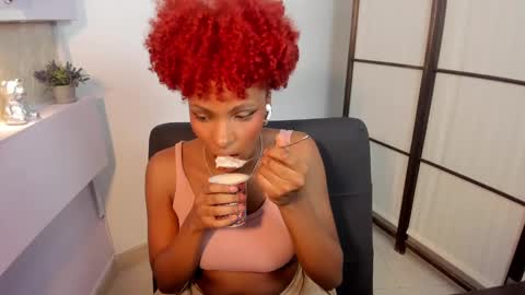 LiannaDixon online show from December 30, 2024, 5:02 pm