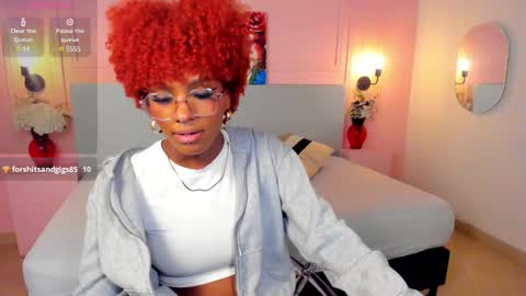 LiannaDixon online show from February 6, 2025, 4:03 pm