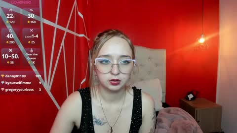 Snapshot of liaroberts1 chatting on December 10, 2024, 4:06 pm Lia Roberts online show from December 10, 2024, 4:06 pm