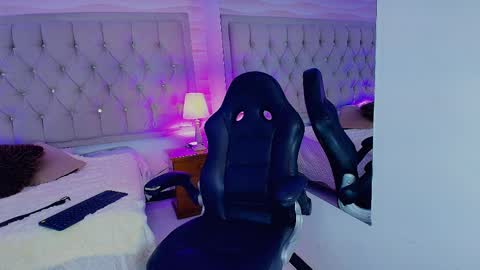 Lia  online show from April 7, 2026, 7:58 pm