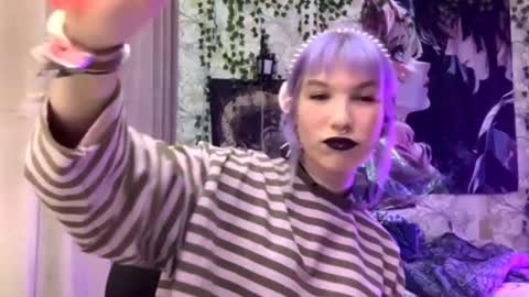 Lola online show from September 19, 2025, 7:03 pm
