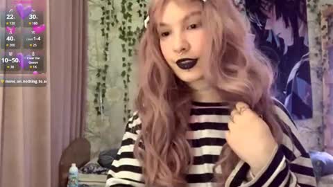Lola online show from September 21, 2025, 7:04 pm