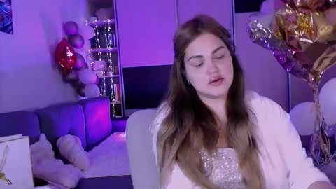 libra_mia online show from November 4, 2025, 2:54 am