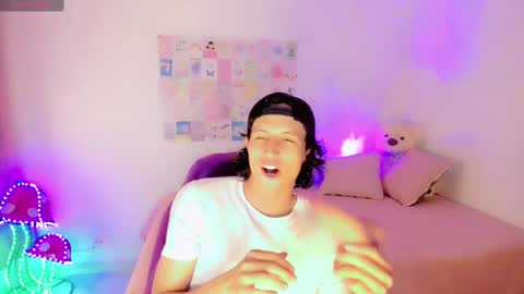 Snapshot of libressalvajes chatting on December 25, 2024, 10:37 pm libressalvajes online show from December 25, 2024, 10:37 pm