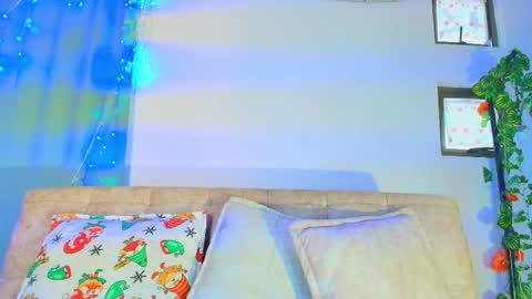 Valentina Hall online show from December 17, 2025, 11:38 am