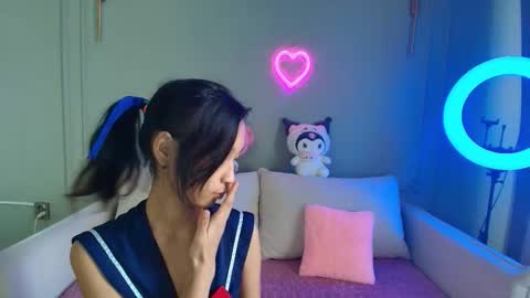 Lihn Pham online show from December 3, 2025, 3:25 am