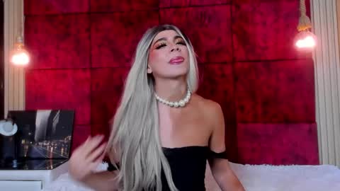 liiacollins online show from October 9, 2025, 8:07 pm