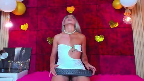 liiacollins online show from November 19, 2025, 2:50 pm