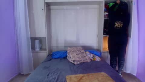         online show from September 26, 2025, 11:36 am