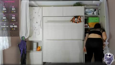         online show from October 11, 2025, 11:42 am