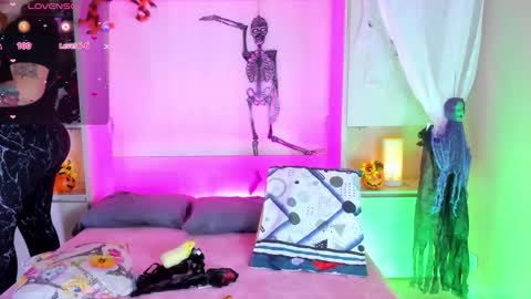         online show from October 14, 2025, 11:55 am