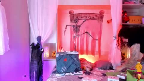         online show from October 21, 2025, 11:44 am