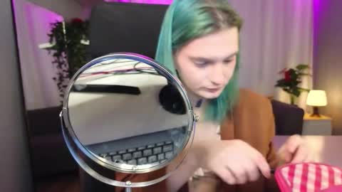 Lika online show from September 25, 2025, 2:43 pm