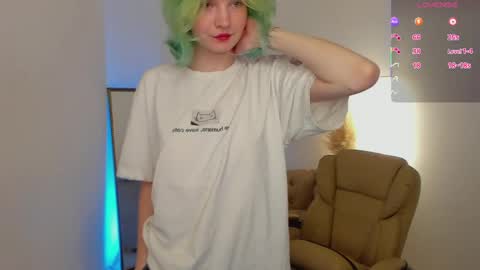lika_sky online show from May 18, 2026, 6:08 am