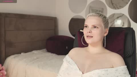 likaaberry online show from September 21, 2025, 4:19 pm