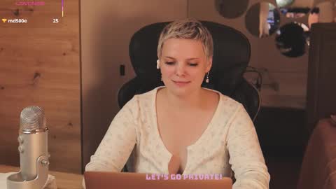 likaaberry online show from December 2, 2025, 8:15 pm