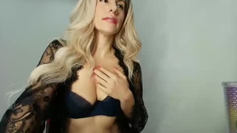 Mia                   Onlyfans link -  online show from December 15, 2024, 4:29 am