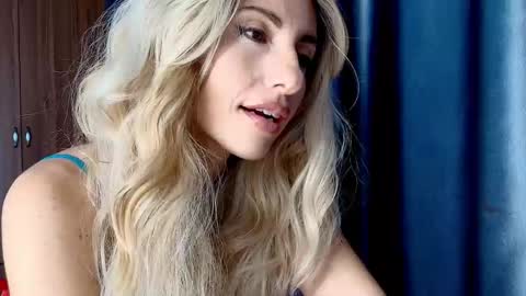 Mia                   Onlyfans link -  online show from September 10, 2025, 6:35 am