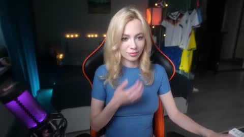 Snapshot of like_pie chatting on June 24, 2026, 4:06 pm Ilona 3 OF online show from June 24, 2026, 4:06 pm