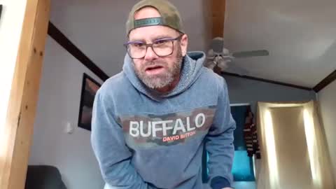 St pierre online show from April 20, 2026, 3:37 pm