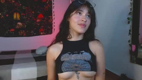 Snapshot of lil_angel7 chatting on February 13, 2026, 2:40 am lil angel7 online show from February 13, 2026, 2:40 am