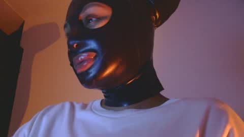 Snapshot of lil_ith chatting on May 9, 2026, 8:08 am Lilith online show from May 9, 2026, 8:08 am