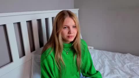 Snapshot of lil_tasty33 chatting on March 18, 2026, 5:54 am Emma online show from March 18, 2026, 5:54 am