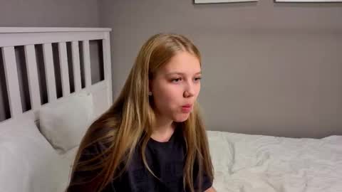 Snapshot of lil_tasty33 chatting on March 24, 2026, 12:43 pm Emma online show from March 24, 2026, 12:43 pm