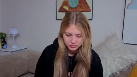 Snapshot of lil_tasty33 chatting on March 26, 2026, 1:22 am Emma online show from March 26, 2026, 1:22 am