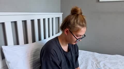 Snapshot of lil_tasty33 chatting on April 9, 2026, 5:51 am Emma online show from April 9, 2026, 5:51 am