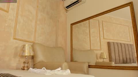 lila bailey  online show from February 19, 2025, 7:38 pm