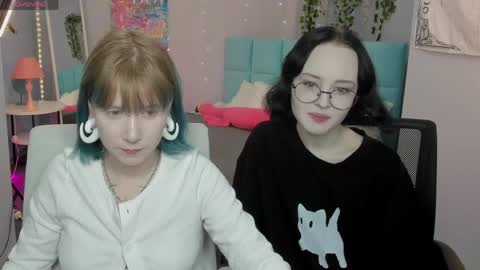 Snapshot of lilac_muse chatting on May 15, 2026, 10:55 am Lili online show from May 15, 2026, 10:55 am