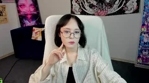 Snapshot of lilac_muse chatting on June 25, 2026, 11:37 am Lili online show from June 25, 2026, 11:37 am